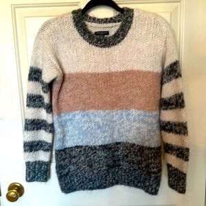 American Eagle pull over long sleeve sweater size xs